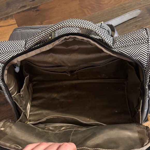 Ju-Ju-Be Chevron Pattern Diaper Bag - Picture 5 of 9